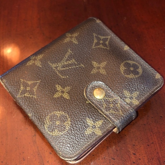 Louis Vuitton Handbags - 🤎Beautiful Louis Vuitton wallet women leather,dark, brown🤎
